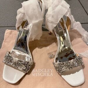 Badgley Mischka Bobbie Heel Ivory NEW